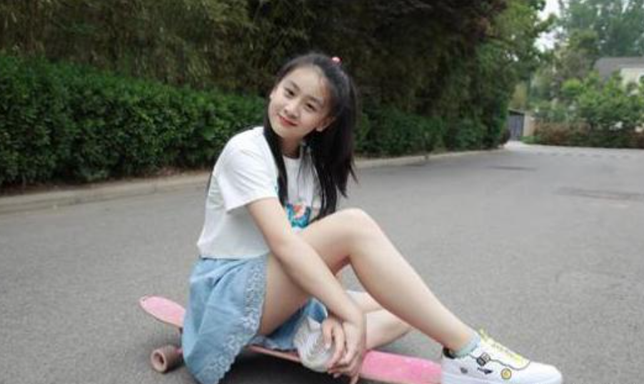 田雨橙|有种“发育过猛”叫森碟，12岁身高1米7，一双大长腿太吸睛