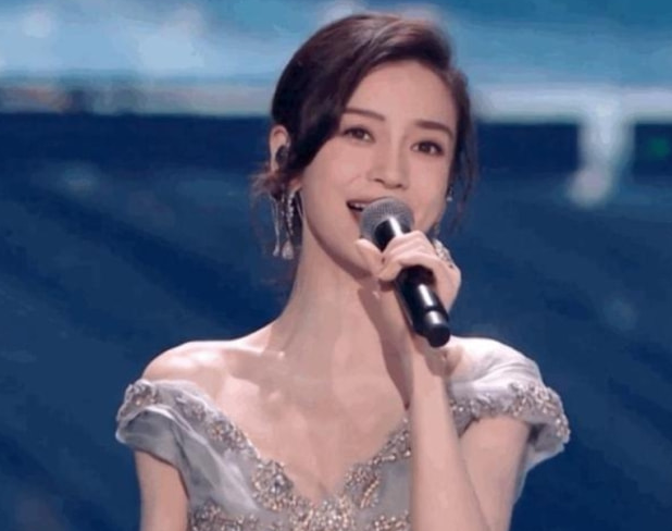 黄磊|跨年晚会女星:杨幂优雅高贵,唐嫣美感十足,白鹿唯美,杨紫惊艳