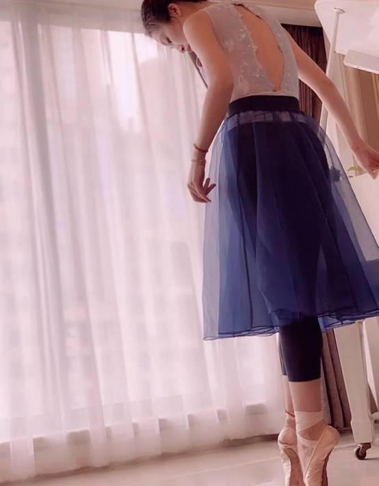 任嘉伦|“豪门惨剧”周美毅:在母亲葬礼上被离婚,丈夫带小三上门夺子