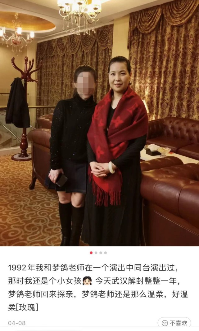 梦鸽|披LV红色围巾戴佛珠显平和，似不再为儿焦虑 李双江妻子梦鸽回乡探亲