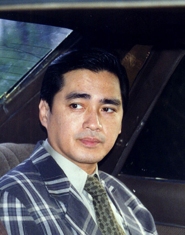 汤镇宗|港星汤镇宗：对内地感情深，与妻子一见钟情，恩爱35年无绯闻