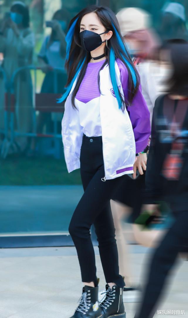 娱乐圈时尚趴|杨幂新造型好飒,“电光蓝”挑染回归青春叛逆期,女孩都好这口?