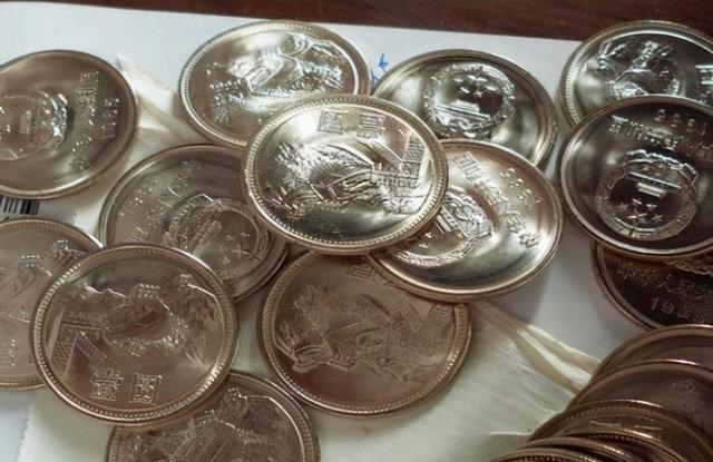 菊花|不同寻常的1元硬币，1枚竟价值万元以上？要仔细看好