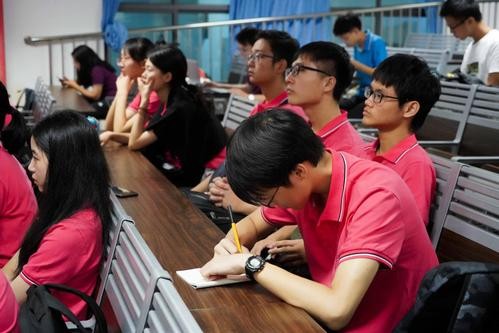 大学生|“高利润”行业悄然兴起，不少大学生闷声发大财，被质疑人才浪费