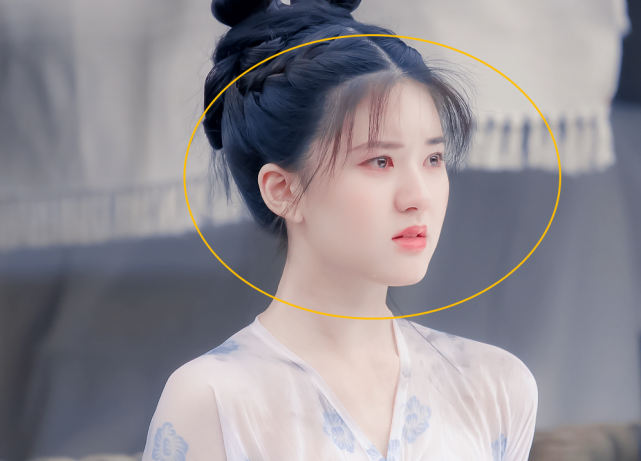 迪丽热巴|热巴的“鱿鱼须”被群嘲,新剧捧赵露思明显,6岁的差距看傻眼