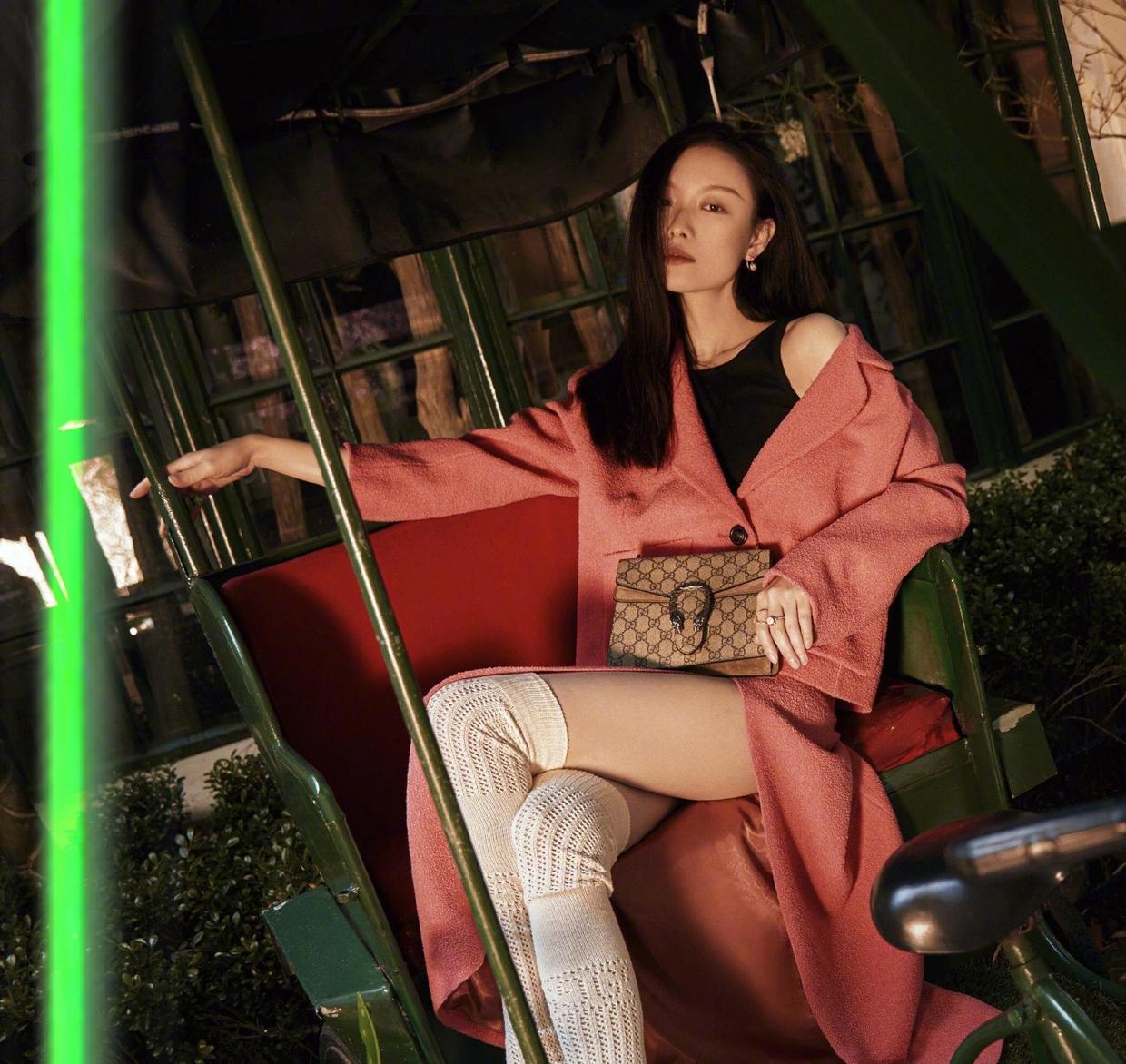 何有强|又被倪妮的身材迷倒了，一袭黑色鱼尾裙高贵精致，“腰臀比”绝了