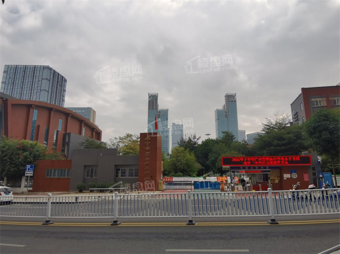 万科|南宁五象总部基地商业生存调查：是欣欣向荣还是奄奄一息？
