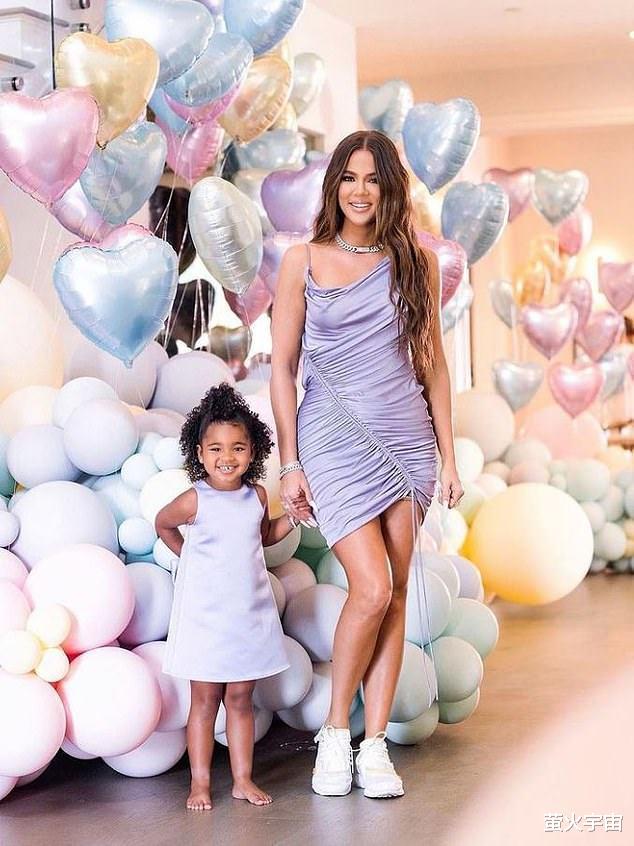 成毅|科勒·卡戴珊分享育儿经，自称“虎”妈，为3岁女儿做时间表