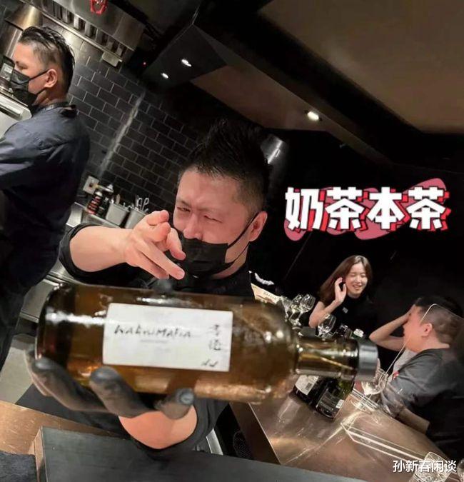 章泽天|章泽天与友人吃西餐,人均消费5千,邻桌老板送洋酒献殷勤遭婉拒