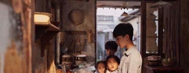 雪落无尘谈|《乔家的儿女》:父亲不作为,家庭不幸福的根源,原生家庭的可悲