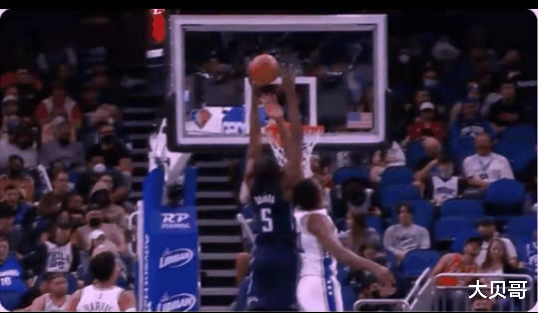 丹尼·格林|76人勝魔術(shù)！班巴隔扣大帝，丹尼格林獻(xiàn)奇葩數(shù)據(jù)，塞斯庫里萌神化