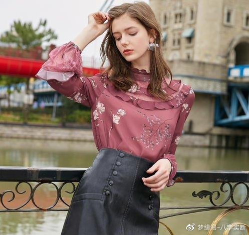 五行运势说 她的八字满盘比劫,要怎么才能维持住幸福的生活,自己要怎么做?