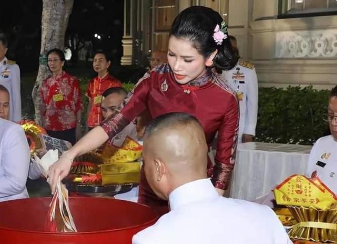 预告片|苏提达出手打压诗妮娜，清除贵妃露脸影像，倾城颜值错失高光时刻