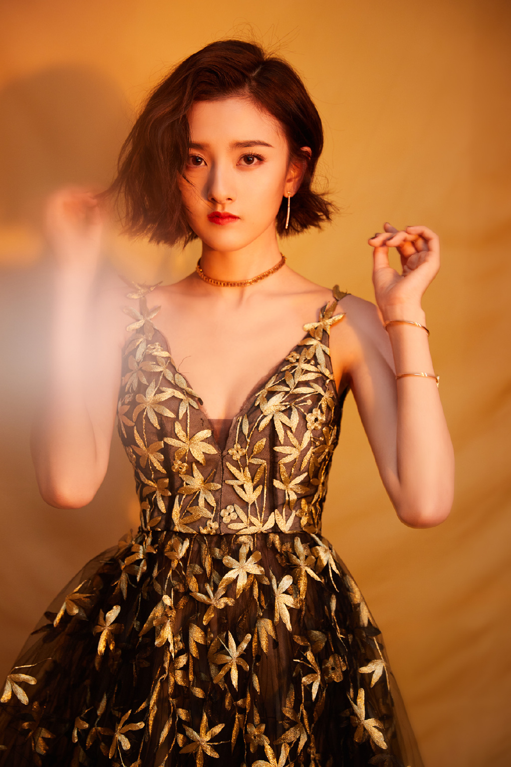 邱泽|“小张柏芝”宋祖儿，从国民妹妹到女神，看模样，越来越妩媚了