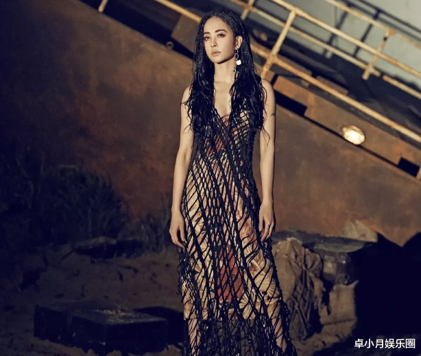 蔡依林|40岁蔡依林野性写真曝光，衣着暴露大秀好身材，造型大胆让人不敢直视