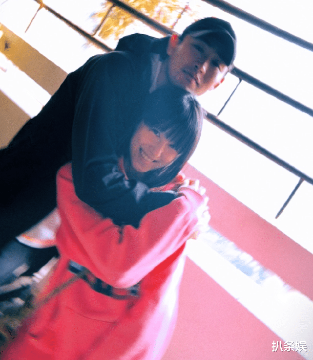 王彦霖|王彦霖接亲现场照曝光，尹正王鹤棣等伴郎穿小裙跳天鹅舞，超欢乐