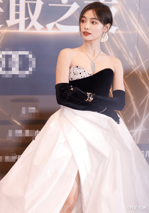 李若彤|又是红毯！李若彤“水蛇腰”，张雨绮肩颈诱人，闫妮西装配短裙