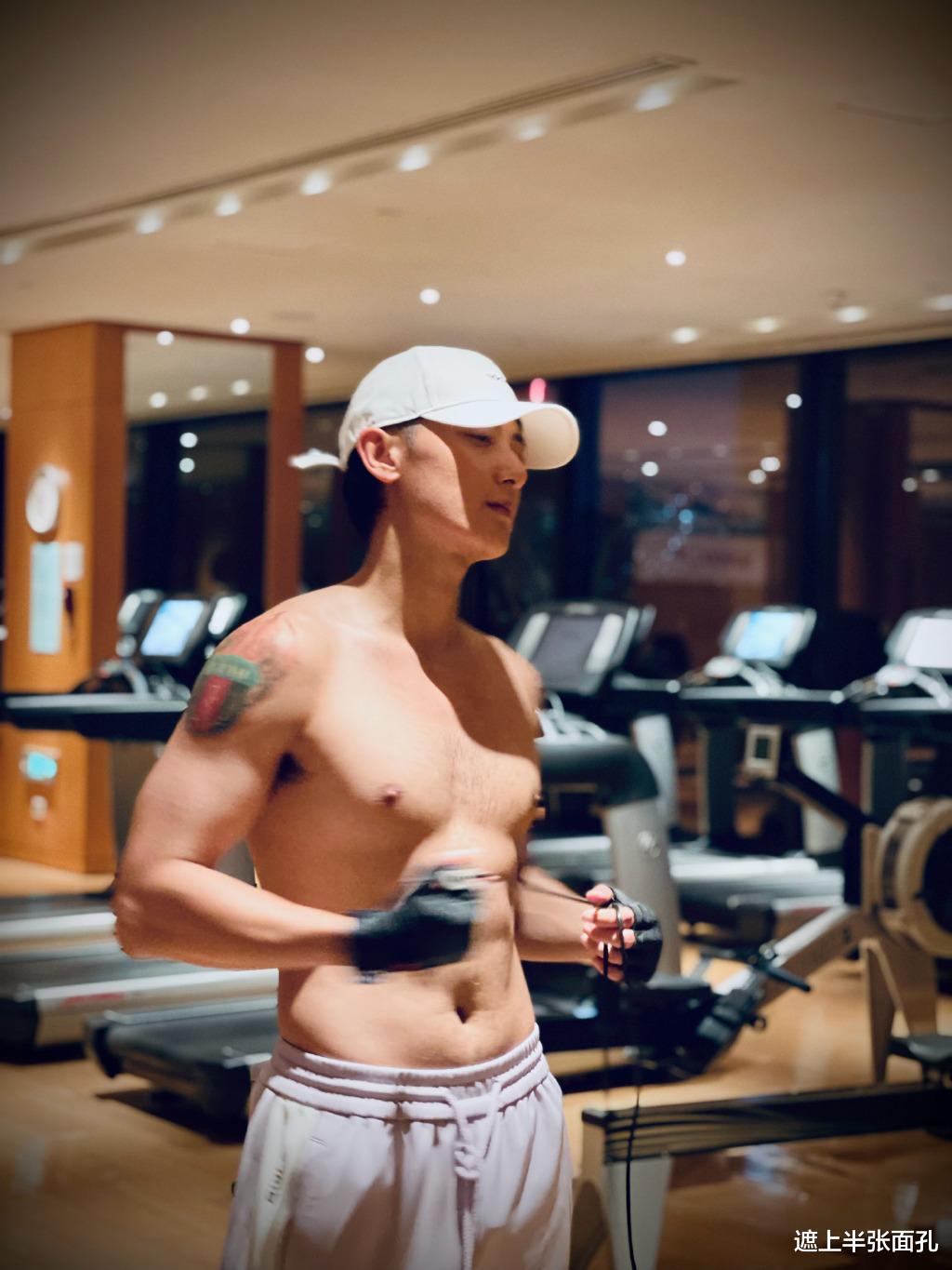 短发 “扫娘风暴”初见成效吗？短发、留胡子、秀肌肉，他们终于硬起来了