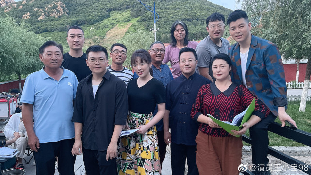 于月仙|赵本山旗下数十位艺人悼念于月仙，剧中丈夫长贵分享合影令人泪奔