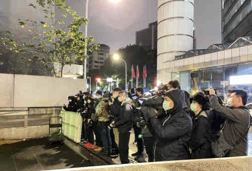 王力宏|王力宏给媒体送热饮反转，网友评论：抠门人设立住了