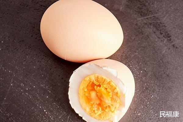 水煮鸡蛋|煮鸡蛋几分钟关火口感最好？鸡蛋虽有营养，但是有2种不建议吃