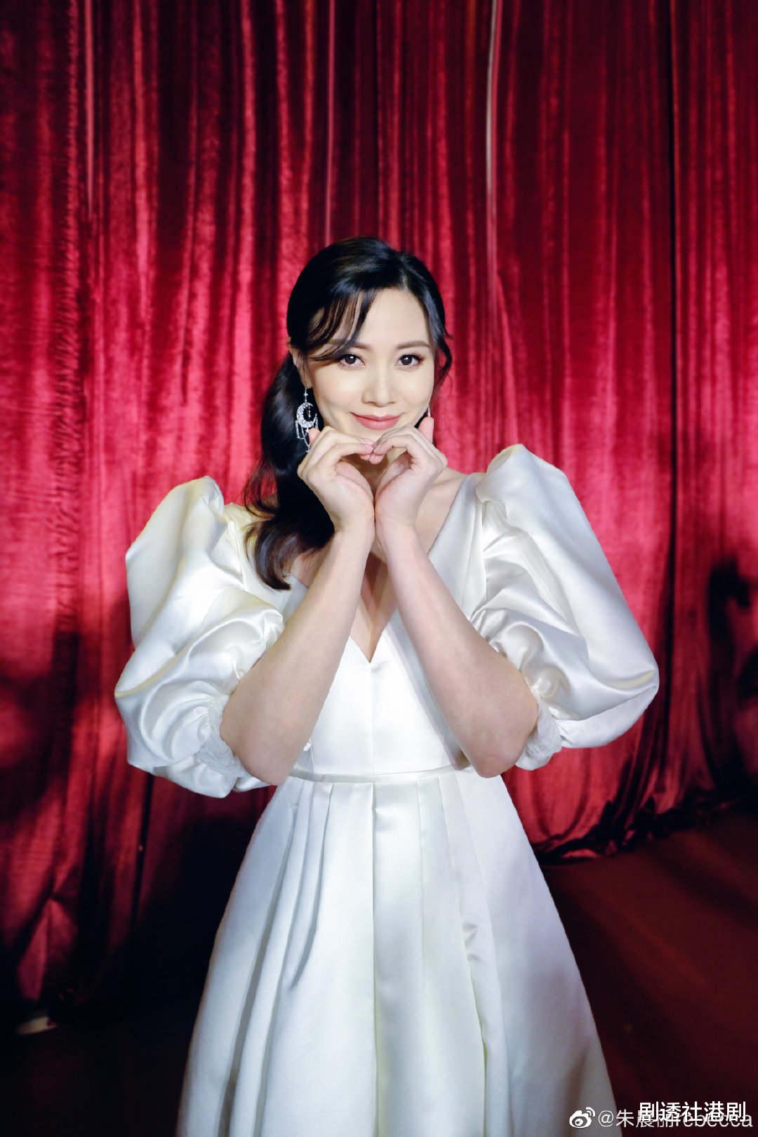 朱晨丽|TVB小花朱晨丽不理遭冷待传闻，称会继续为公司服务，直至50年