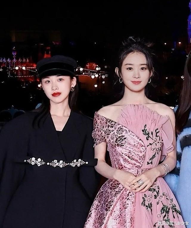 赵丽颖|赵丽颖跟网红同框，被修得亲妈不认，阿沁实力诠释网红和明星的区别