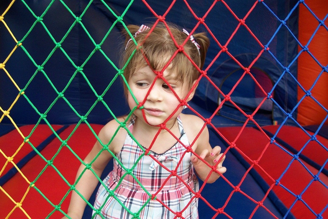 开心果妈妈育儿间|家庭月入4千却敢富养孩子，“精致穷”式育儿，反倒令外人看不起