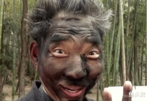 周星驰|他长得“坏”被周星驰挖掘,片酬涨到2000元一天,如今买车又买房