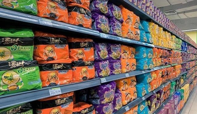 为娃学画丫|4元/盒的“垃圾食品”，如今涨价到45元？国人却很爱