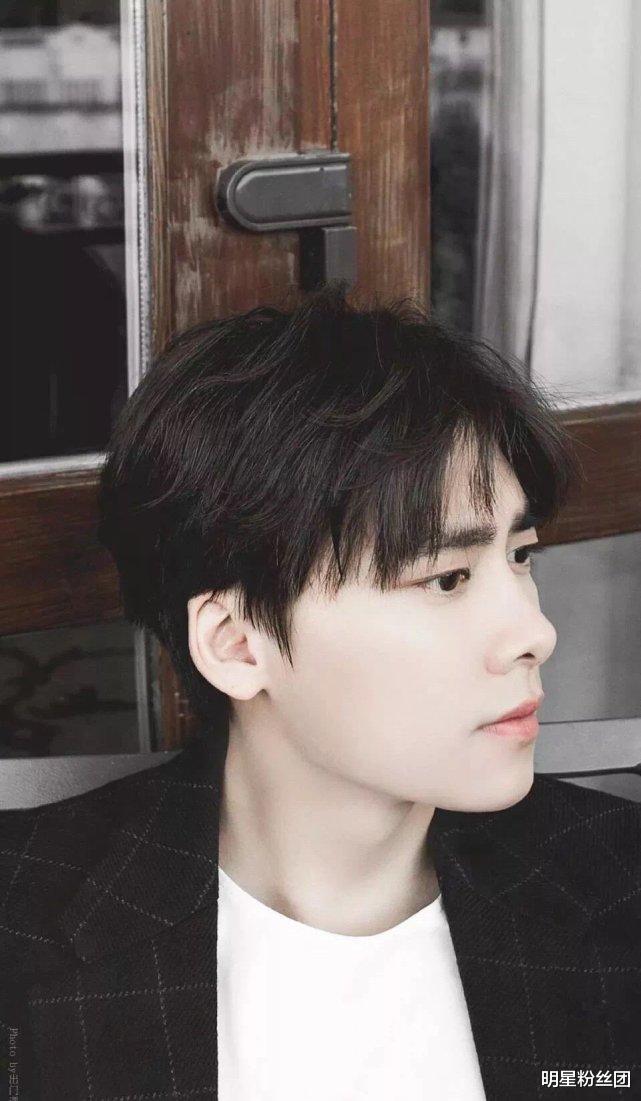 黄圣依|《古剑奇谭》开机旧照曝光，杨幂为李易峰打伞，两人看起来很青涩