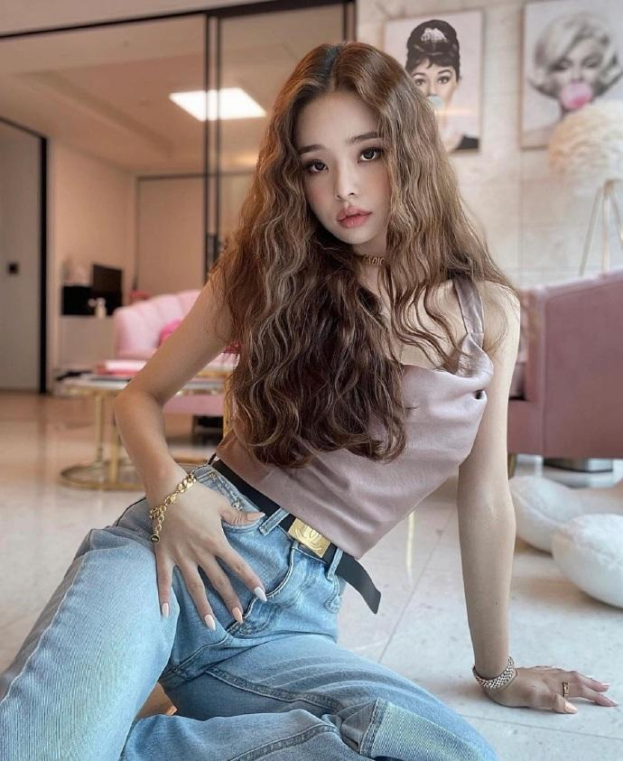 宋智雅|顶流美女爆红后，一次60万？网友：你捞钱的样子真难看！