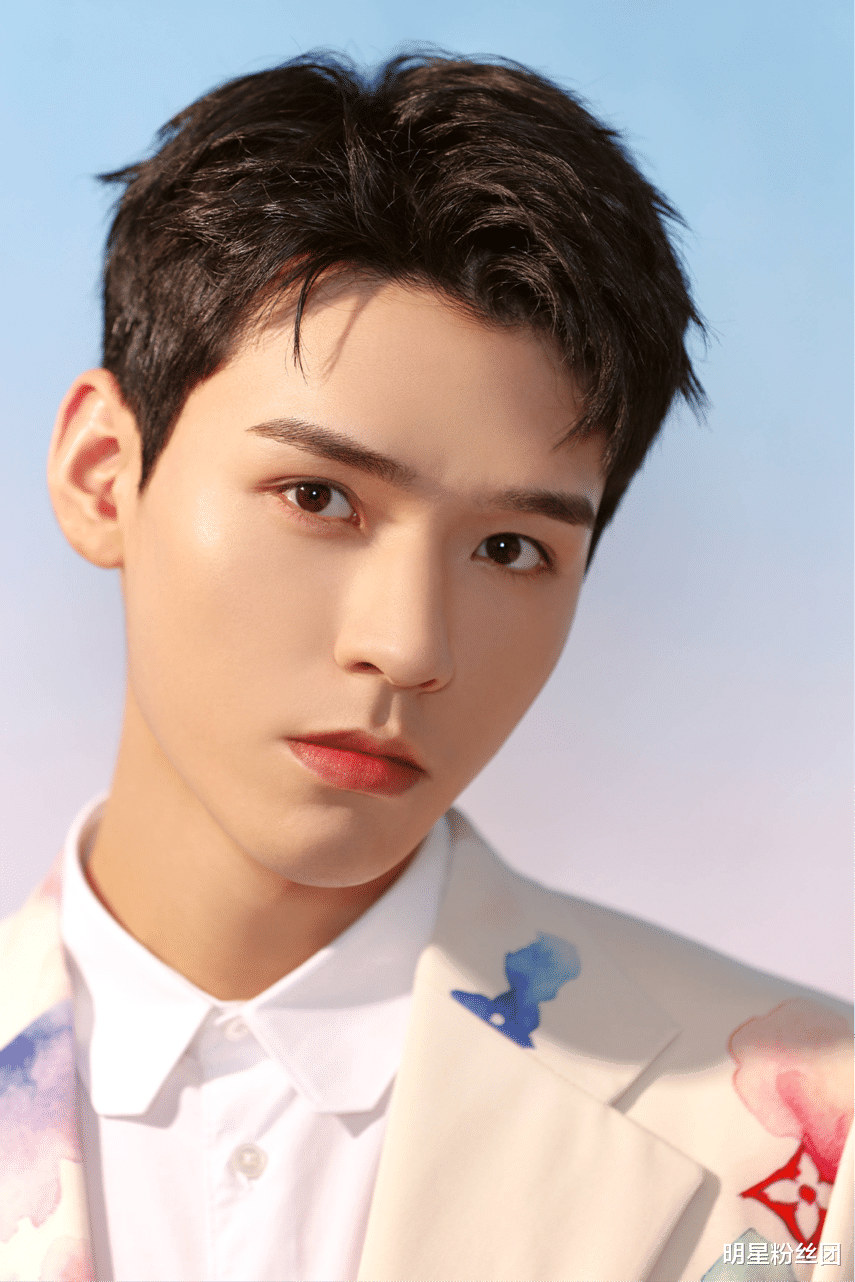 张彬彬|同样是爆红的男艺人，为何龚俊成了顶流，张彬彬却没有？