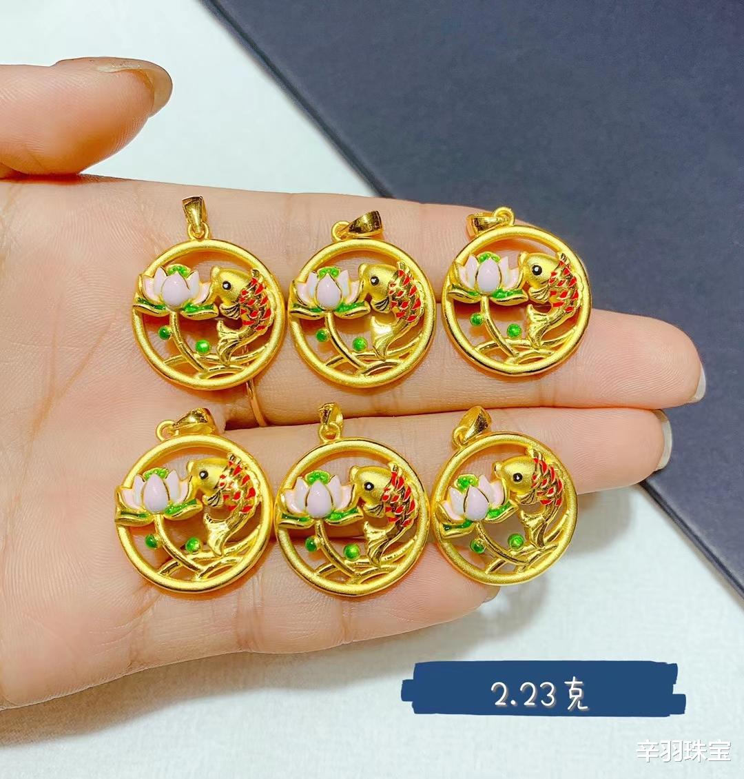 辛羽珠宝 买一口价黄金吊坠1800，只有2克，是不是买贵了呢？