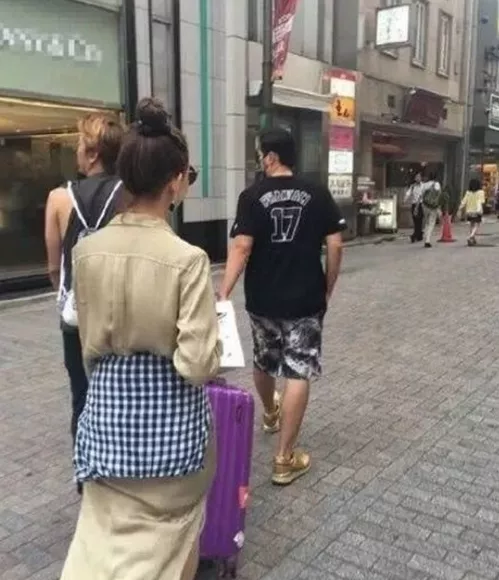 周杰伦|周杰伦被曝出轨空姐，引百万网友围观：宠妻人设要崩塌了？