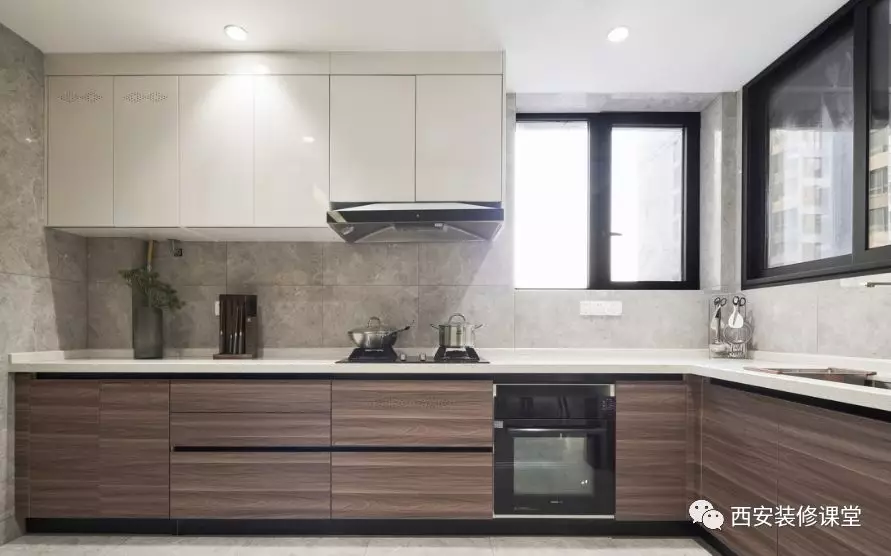 阳台柜,能接受上下不同色不?