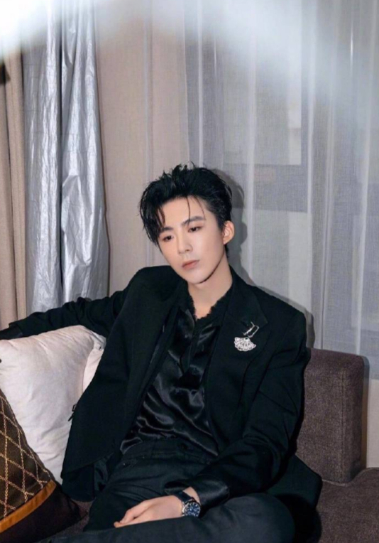 发型|14位男星“湿发杀”来袭，哪位最蛊你的心？