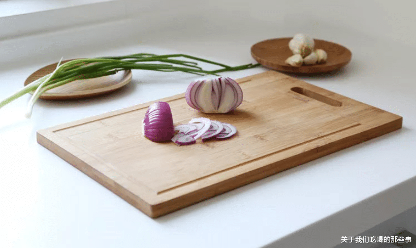 食盐|木砧板、竹砧板、塑料砧板，哪种好？区别大，选错了“病从口入”