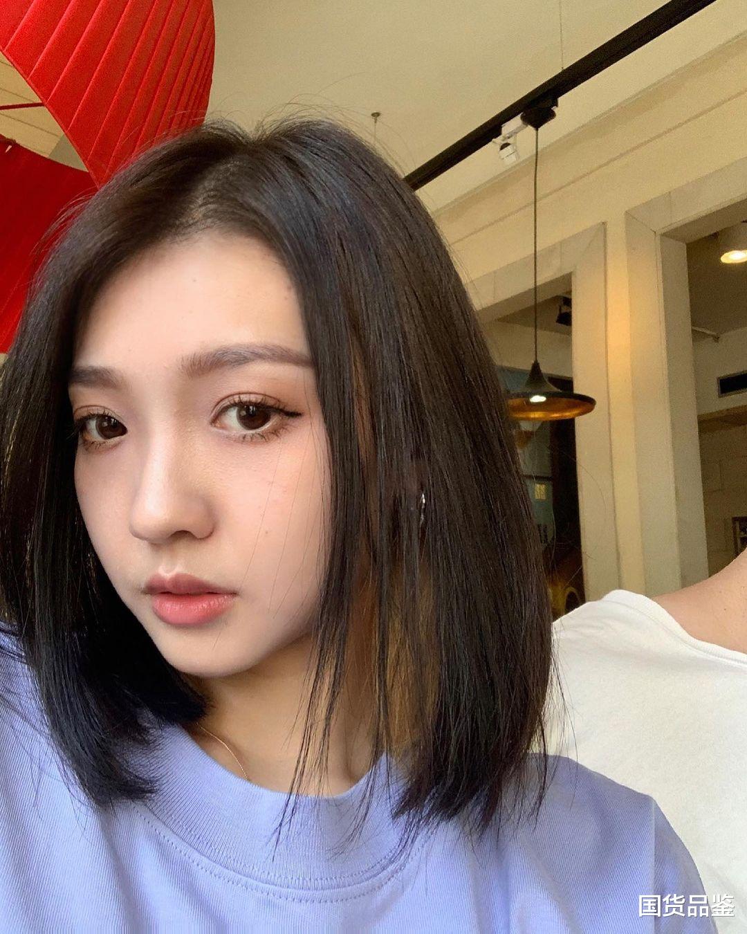 水果 长相清新单纯极具粉嫩少女感的正妹彩妆师——Bonny