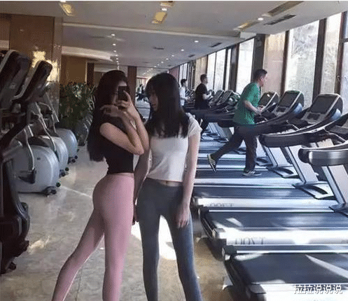 辣妹|20岁浙江辣妹私照被扒，身材惊艳大众，网友：这谁把持得住？