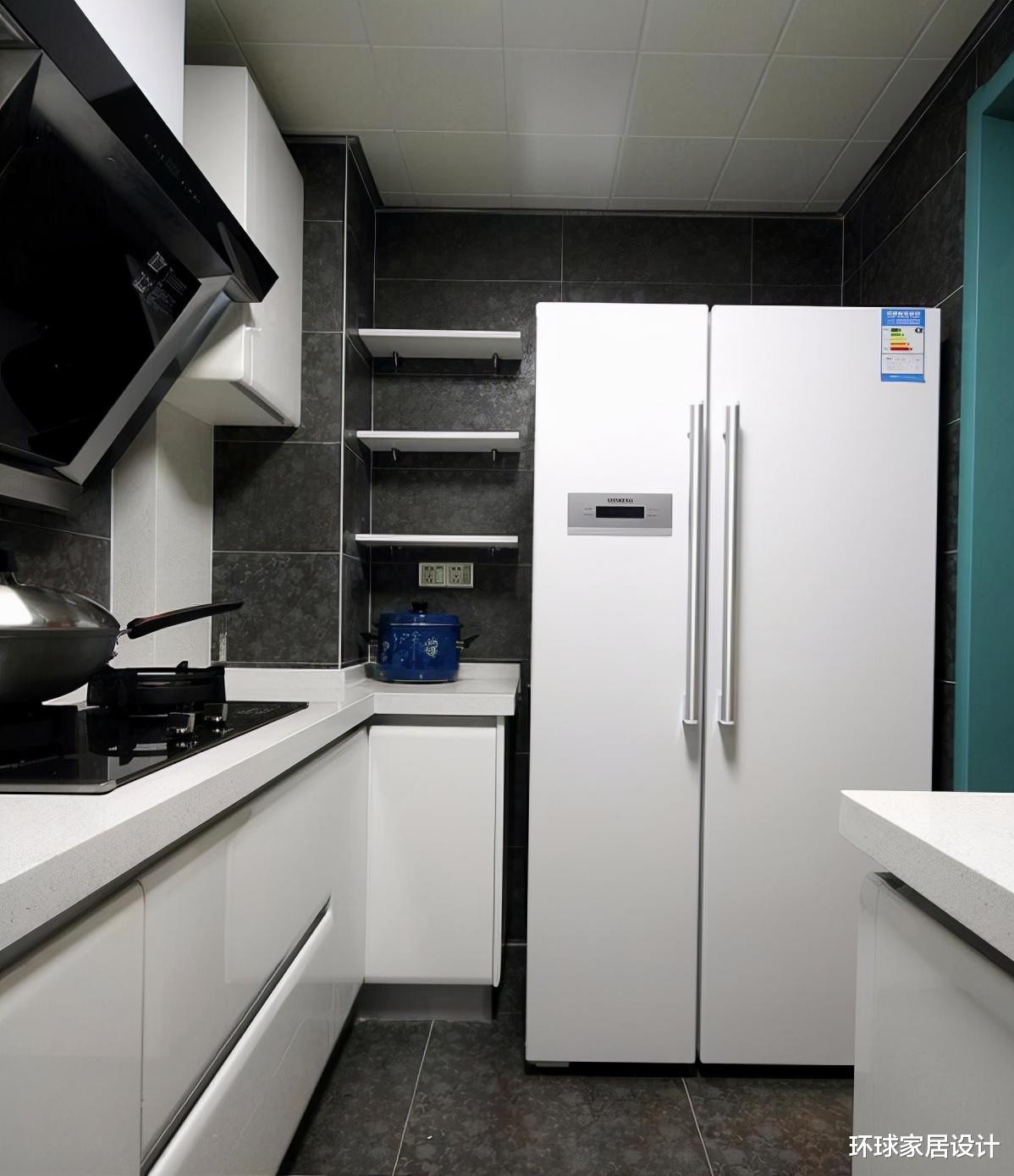 冰箱放厨房还是客厅?家电师傅提醒:选错位置,3年就得换一台