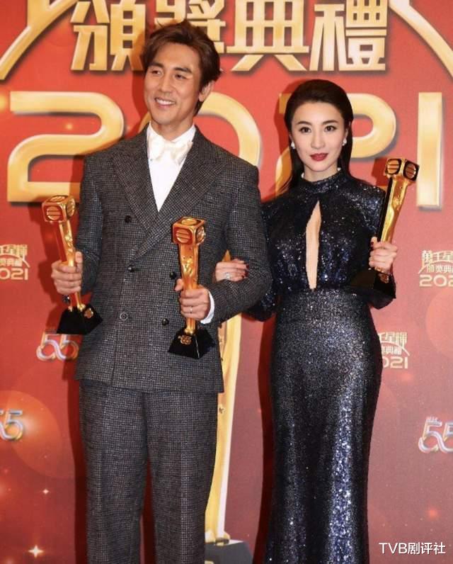 钟嘉欣|钟嘉欣陪跑十次竟惨败林夏薇,回港争视后失败,网友:太水了