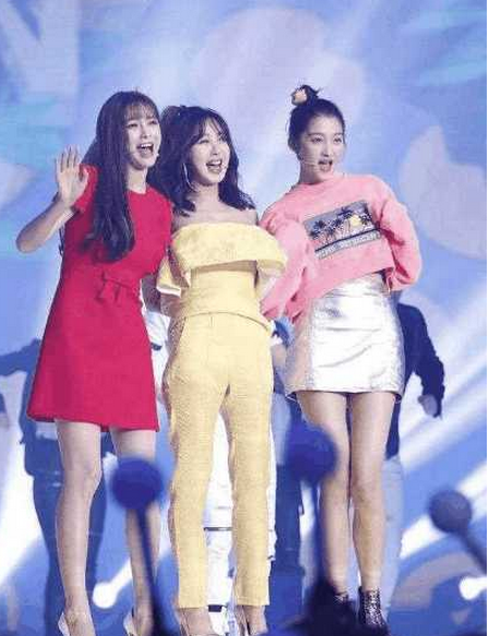 古丽娜|女明星们一同台就尴尬了! 古丽娜扎清新的颜值秒杀了韩女星有木有