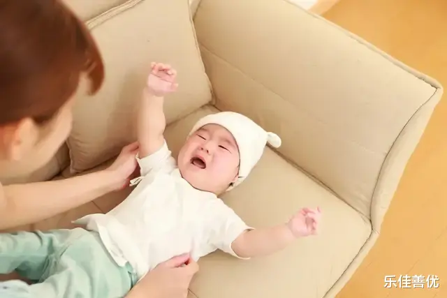 乐佳善优|一文解读0-12月宝宝面部表情和身体动作的含义