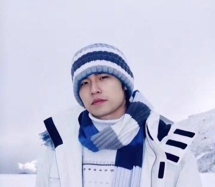 周杰伦|周杰伦有多宠女儿海瑟薇，珠宝随便扔，自己跟在后面捡