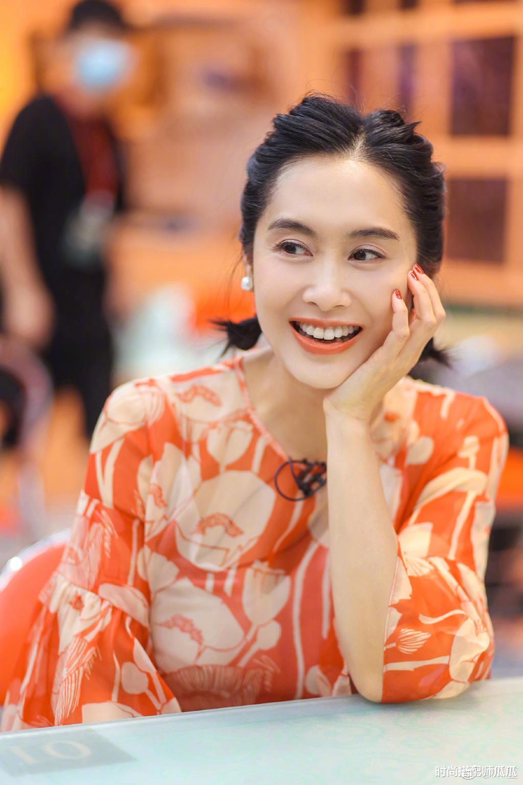 时尚搭配师瓜瓜|50岁女人尽量远离这“5种”发型，不仅大妈感十足，还特别显老