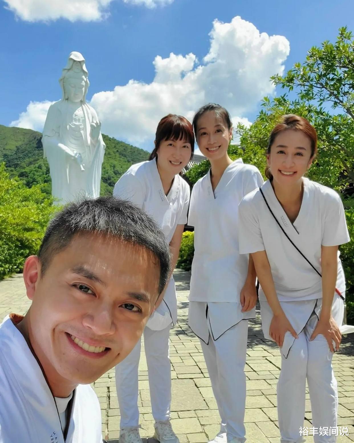 黄心颖|黄心颖现身寺庙惹猜疑，身形异常消瘦认不出，满脸堆笑心情好