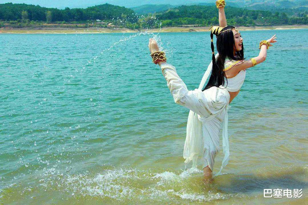 异域|别硬演“异域美人”，有人翩翩起舞一眼万年，有的还是把脸遮上吧