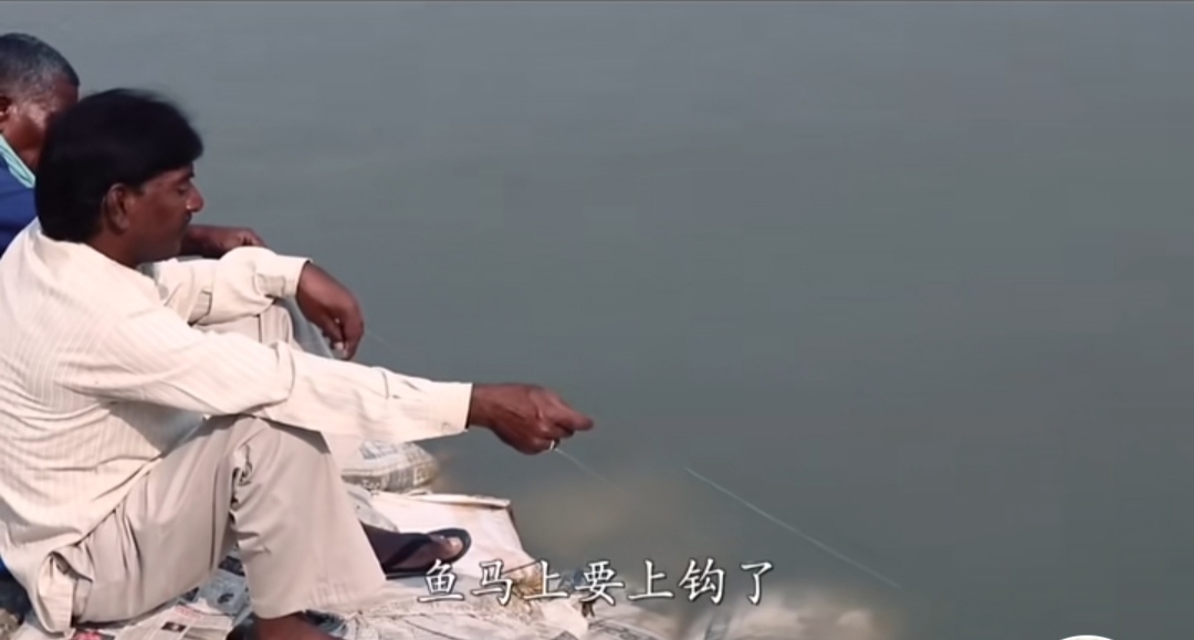 印度|印度开挂的钓鱼方式，闭着眼睛如同老中医，领先我国30年？