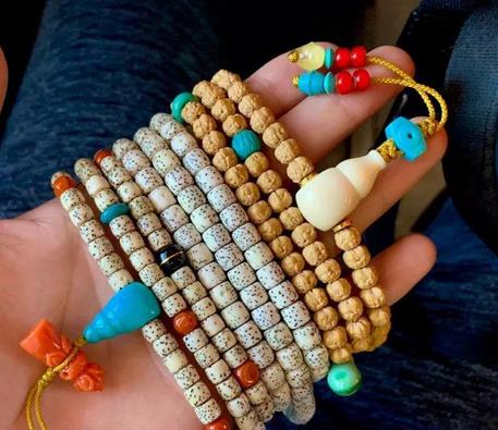 文玩|手汗比较多的人,究竟适合盘玩哪些文玩?